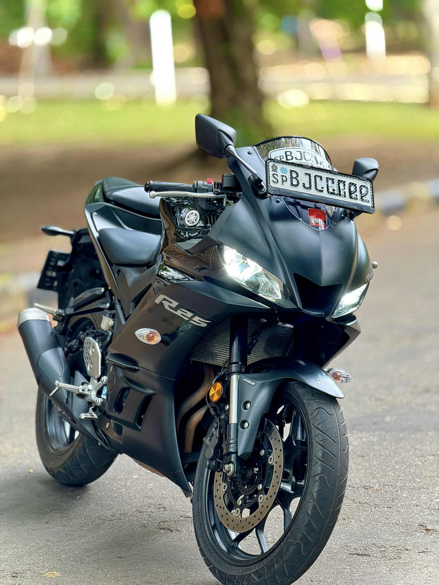 Yamaha R25 (One & only piece in Sri Lanka )