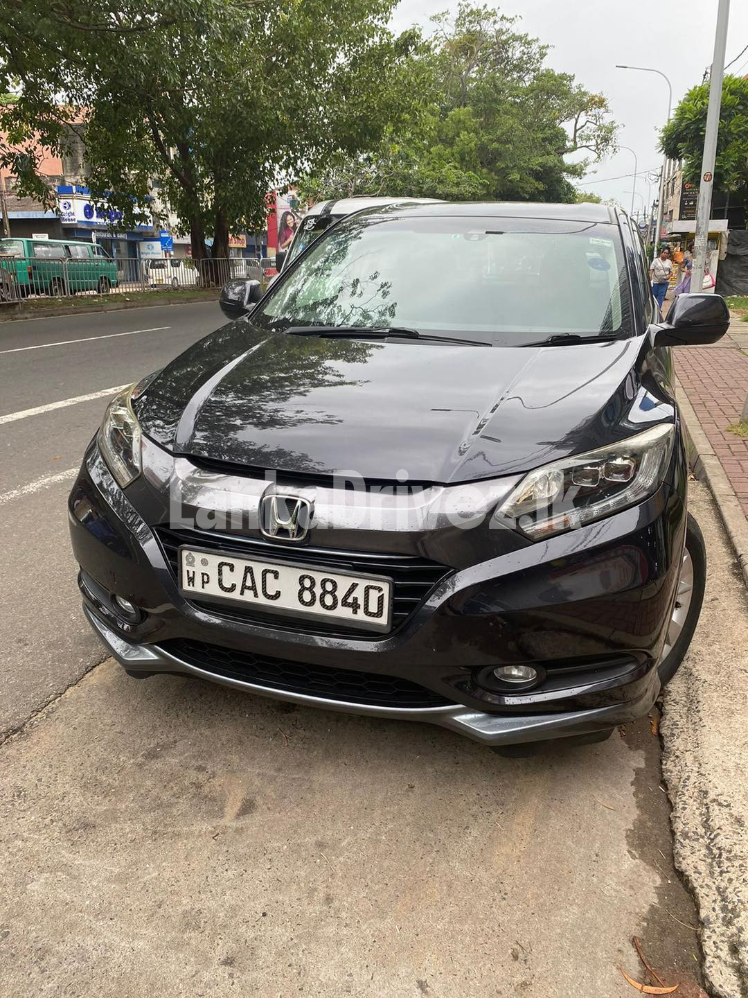 Honda Vezel RU3-X Grade